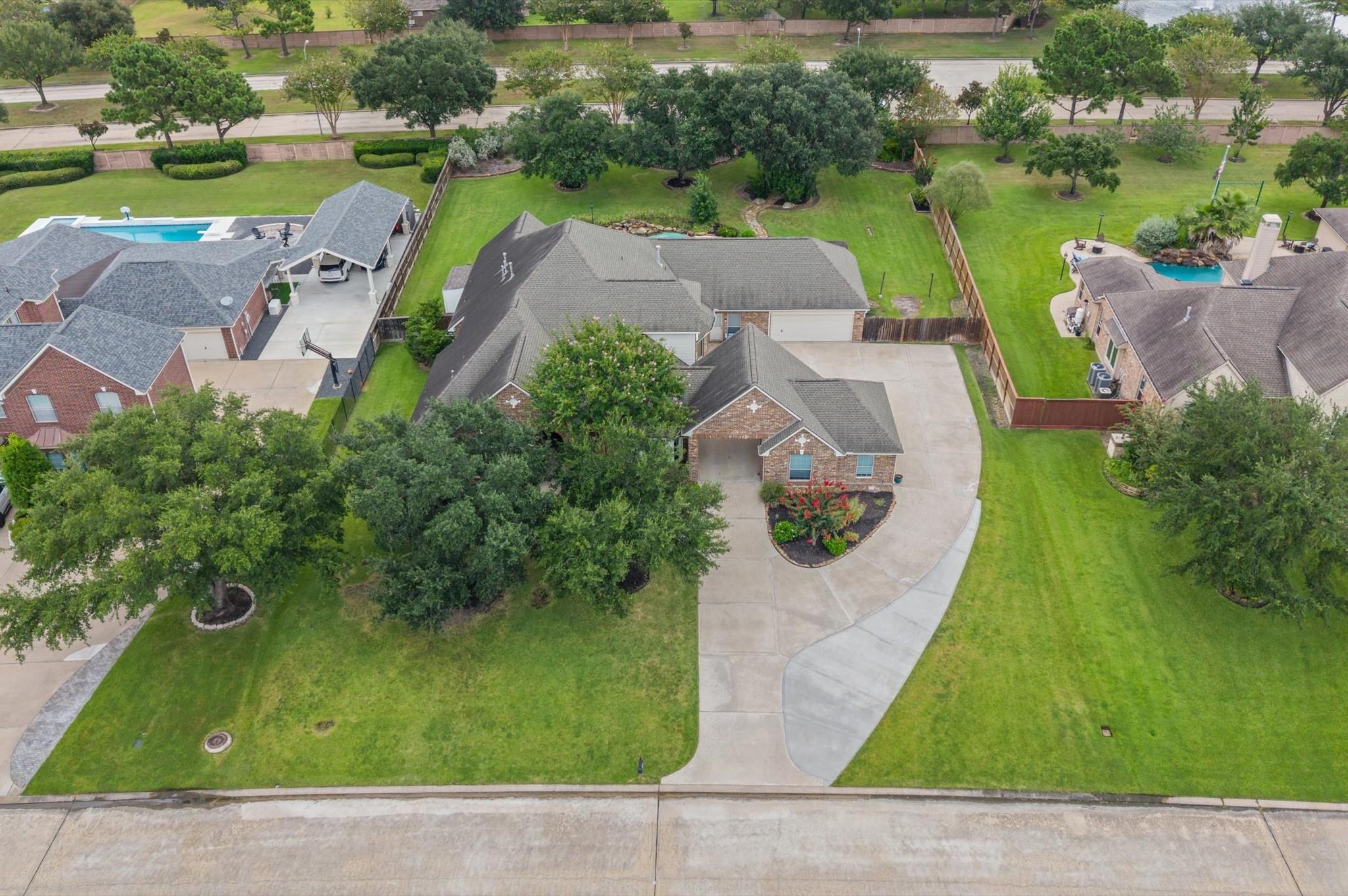 17202 Ledgefield