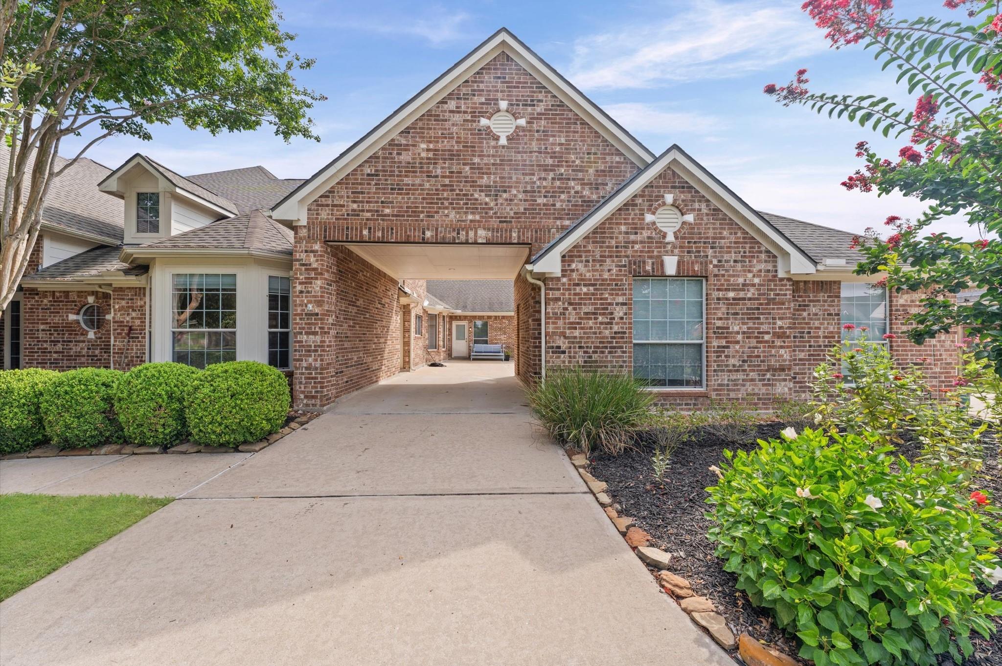 17202 Ledgefield