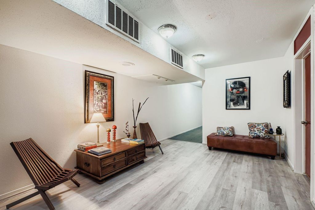 Photo of 505 Westcott Street #307, Houston, TX 77007 (MLS # 32641397)