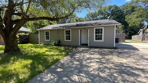 Photo of 11435 Raincove Drive #A, Houston, TX 77016 (MLS # 90122582)