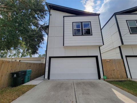 5019 Creekmont Drive Houston TX 77091