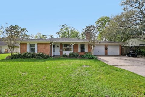 Photo of 3036 Crest Drive, Dickinson, TX 77539 (MLS # 4136706)