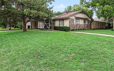 Photo of 2303 Bron Holly Drive, Houston, TX 77018 (MLS # 19346797)
