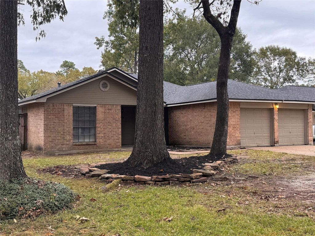 Photo of 2827 Parkwood Manor Drive, Houston, TX 77339 (MLS # 49075109)