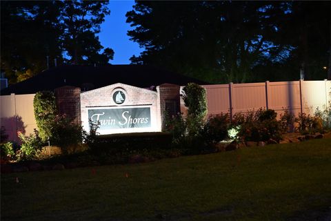 Photo of 10053 W Twin Shore Drive, Willis, TX 77318 (MLS # 44268384)
