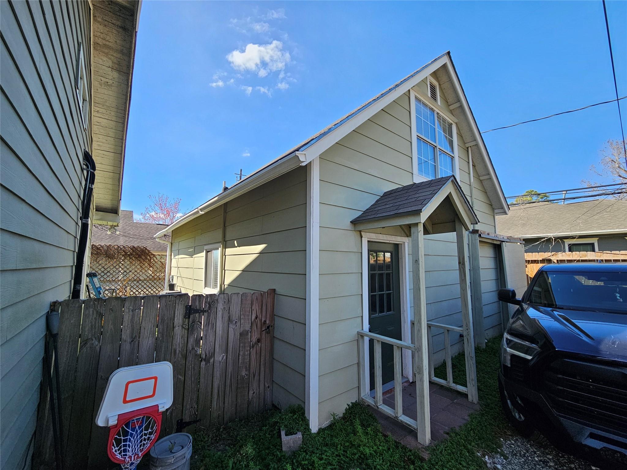 627 E 14th Street