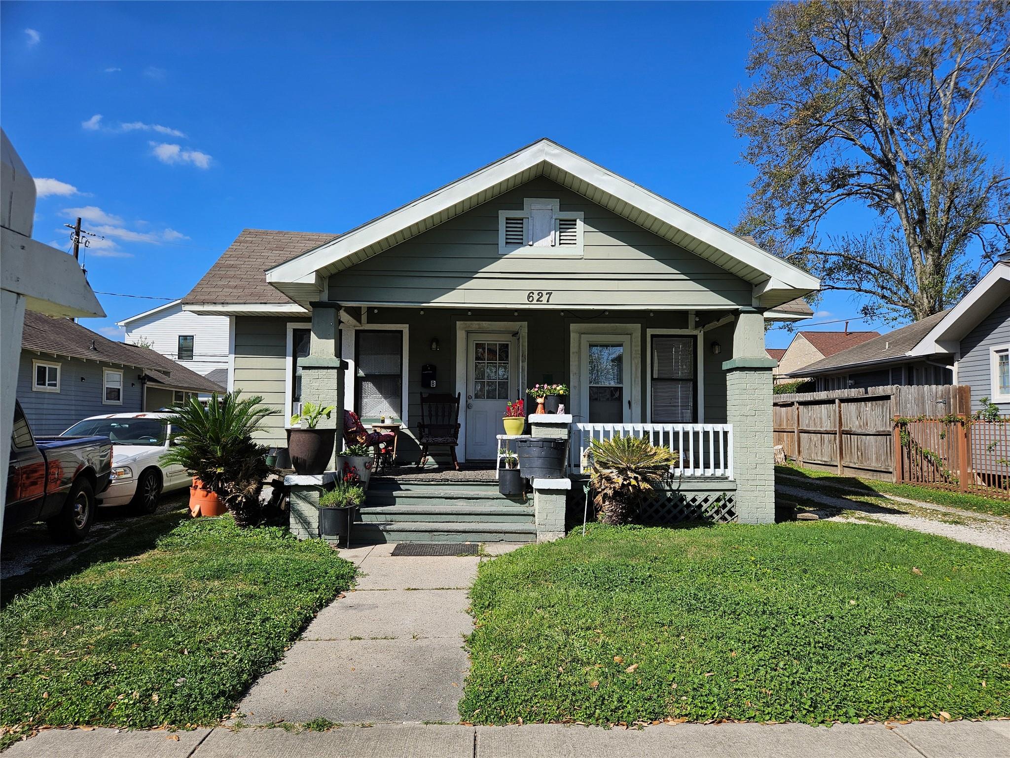 627 E 14th Street