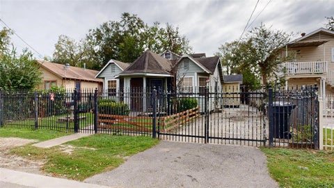 Homes For Sale - 1315 Heslep Street<br/> Houston, TX 77009