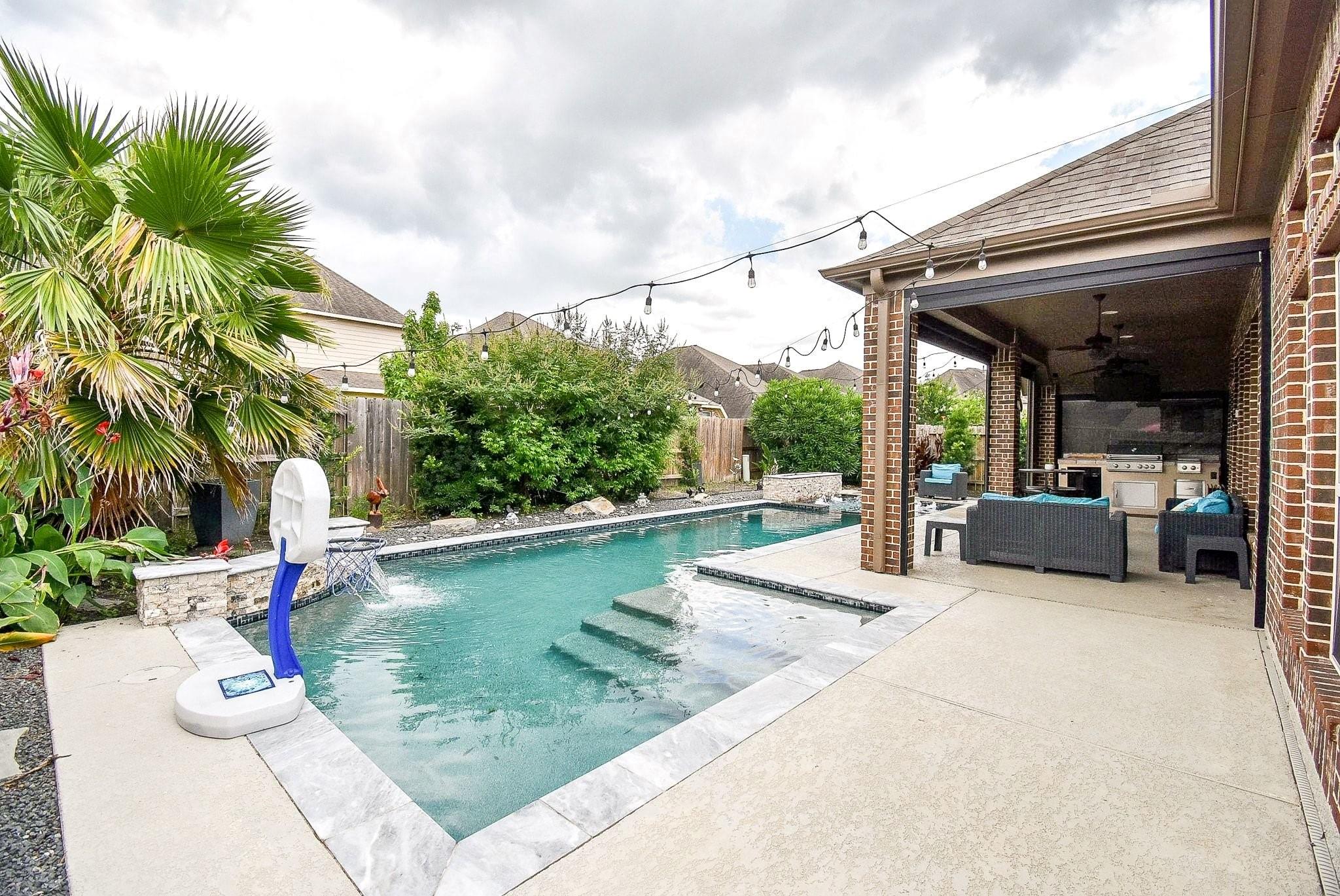 9214 Holloway Cliff Lane