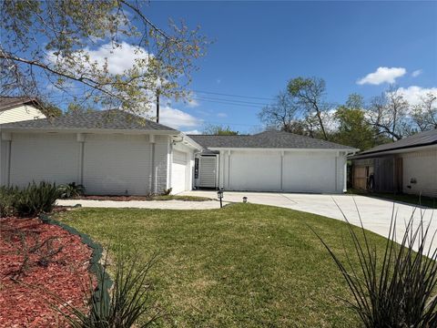 Photo of 2207 Pilgrims Point Drive, Friendswood, TX 77546 (MLS # 27762714)