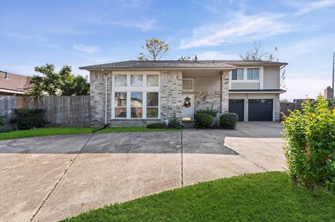 Photo of 6815 Inwood West Drive, Houston, TX 77088 (MLS # 70804166)