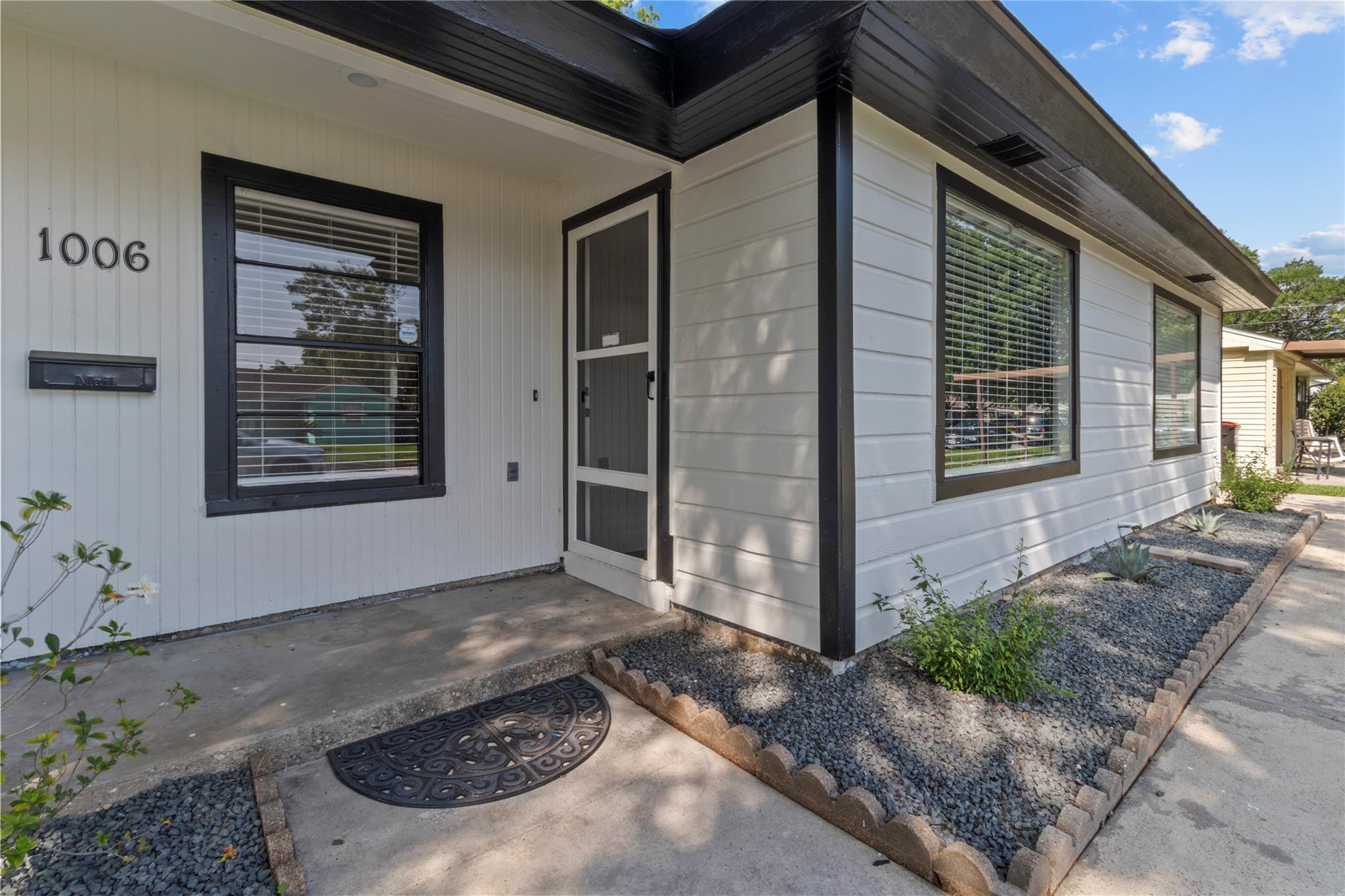 1006 S Shepherd Drive