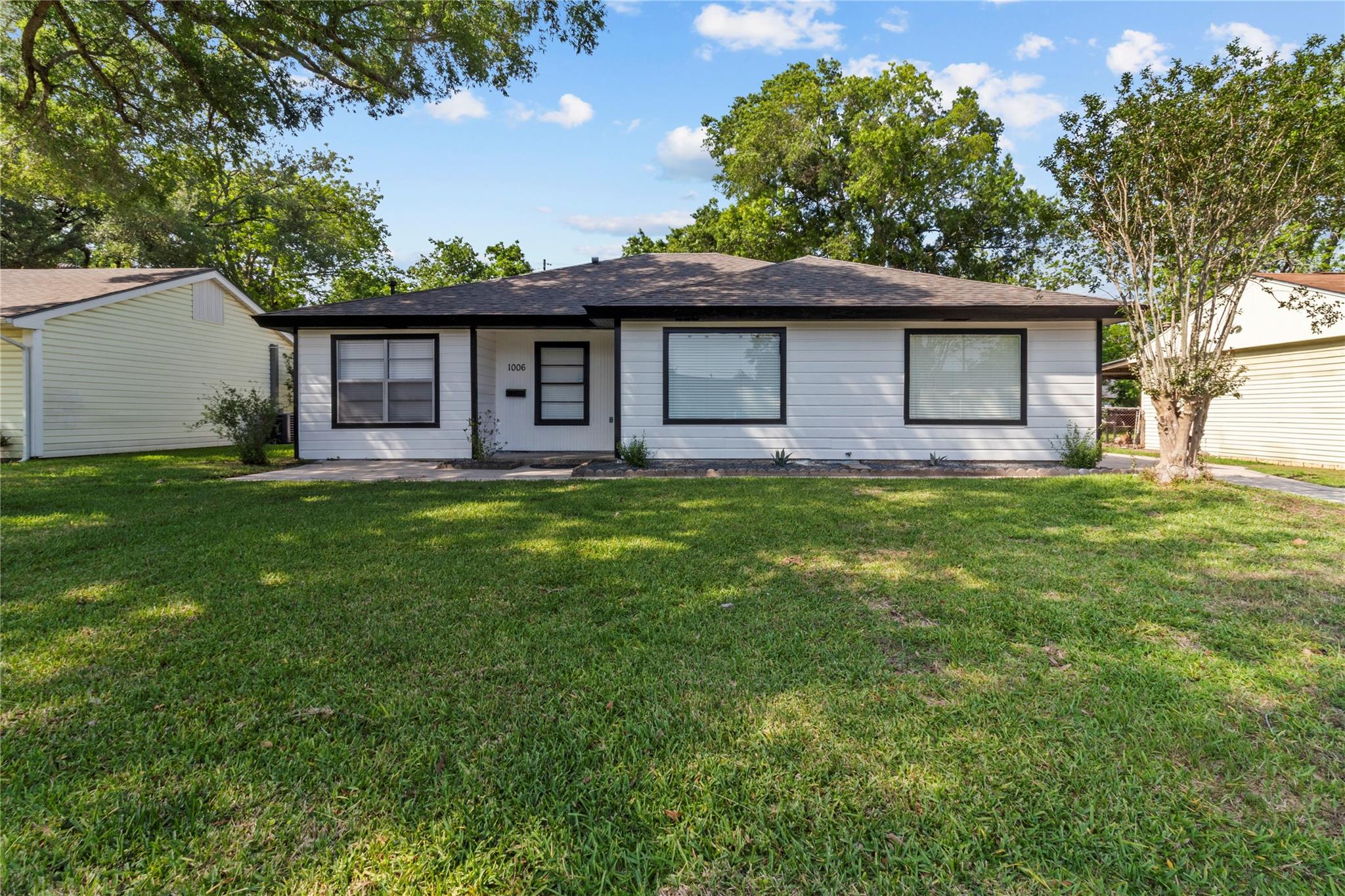 1006 S Shepherd Drive