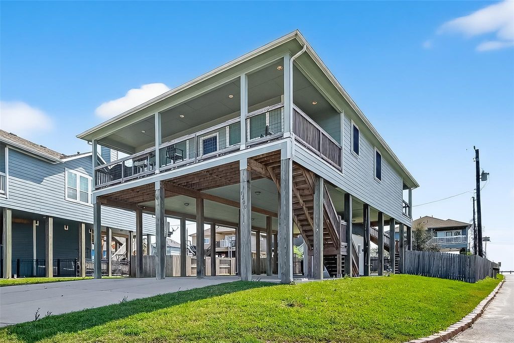 Photo of 1300 Menard Avenue, Seabrook, TX 77586 (MLS # 10657568)