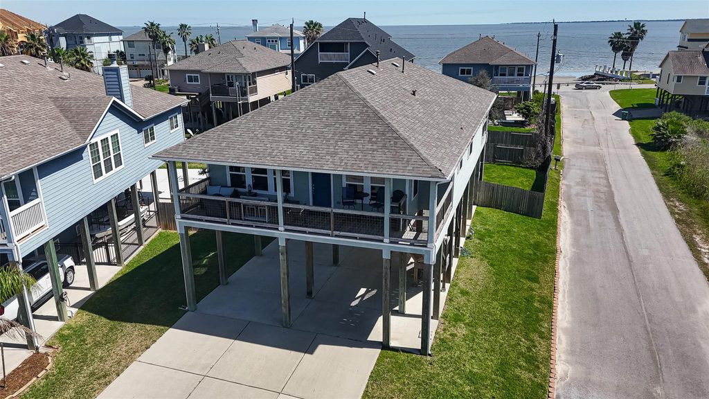 Photo of 1300 Menard Avenue, Seabrook, TX 77586 (MLS # 10657568)