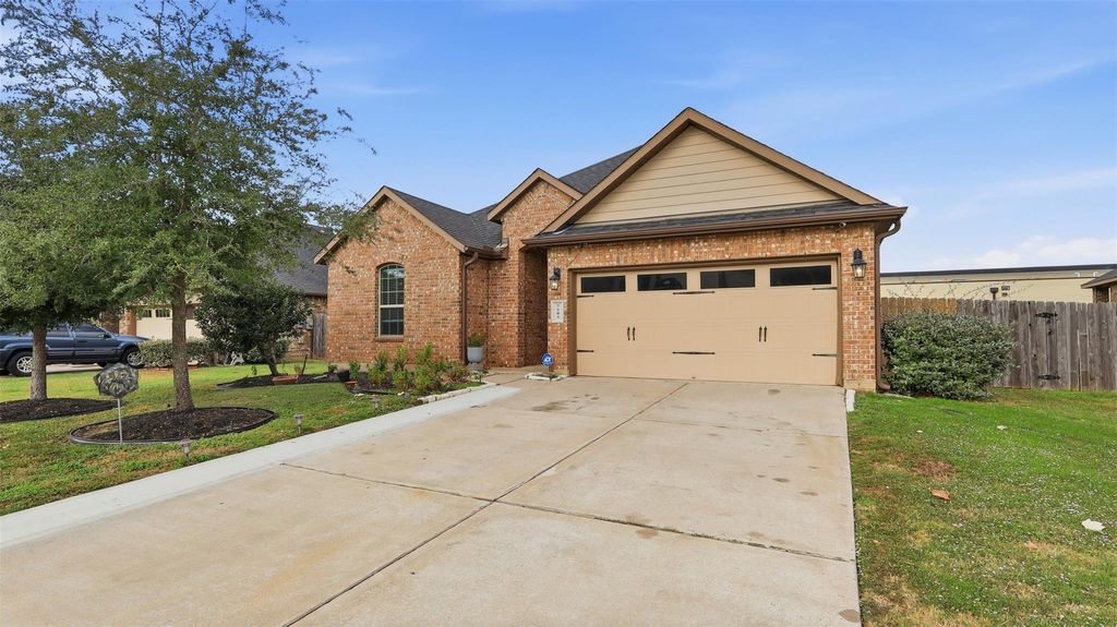 Photo of 7505 Summer Night Lane, Rosenberg, TX 77469 (MLS # 98763347)