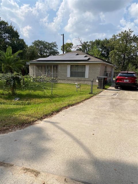 Photo of 5923 Easter Street, Houston, TX 77091 (MLS # 90755714) Photo of 5923 Easter Street, Houston, TX 77091 (MLS # 90755714)