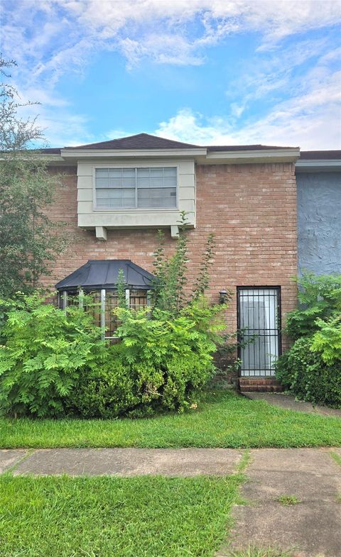 Photo of 7063 Chasewood Drive, Houston, TX 77489 (MLS # 60745182) Photo of 7063 Chasewood Drive, Houston, TX 77489 (MLS # 60745182)