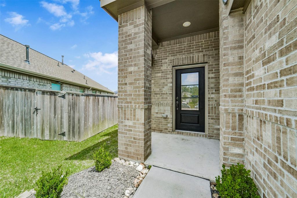 Photo of 3003 Halleton Court, Houston, TX 77365 (MLS # 97304383)