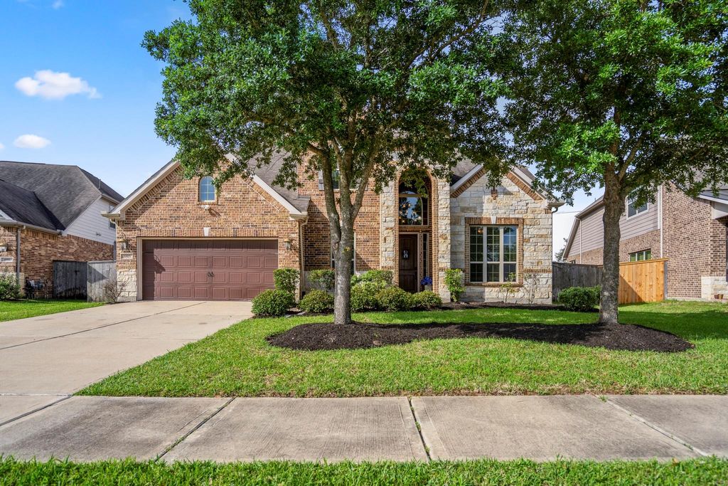 Photo of 6815 Cottonwood Crest Lane, Katy, TX 77493 (MLS # 16413926)