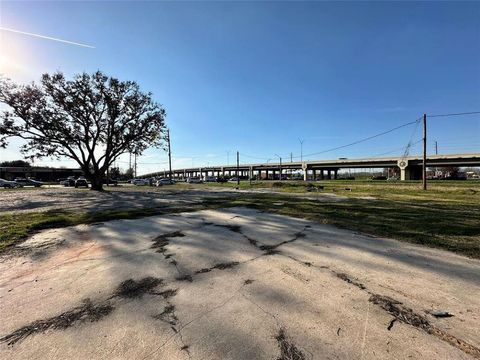 Photo of 6511 Fm 1464 Road, Richmond, TX 77407 (MLS # 23908268)