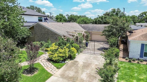 Homes For Sale - 7003 Blandford Lane<br/> Houston, TX 77055