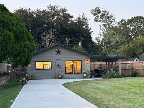 Photo of 920 W Galveston Street, League City, TX 77573 (MLS # 7550544)