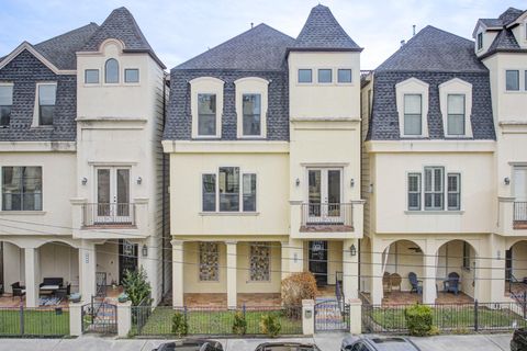 Photo of 2308 Couch Street, Houston, TX 77008 (MLS # 98994186)