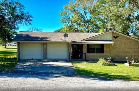 Photo of 46 Chapel Hill, Trinity, TX 75862 (MLS # 80934392)