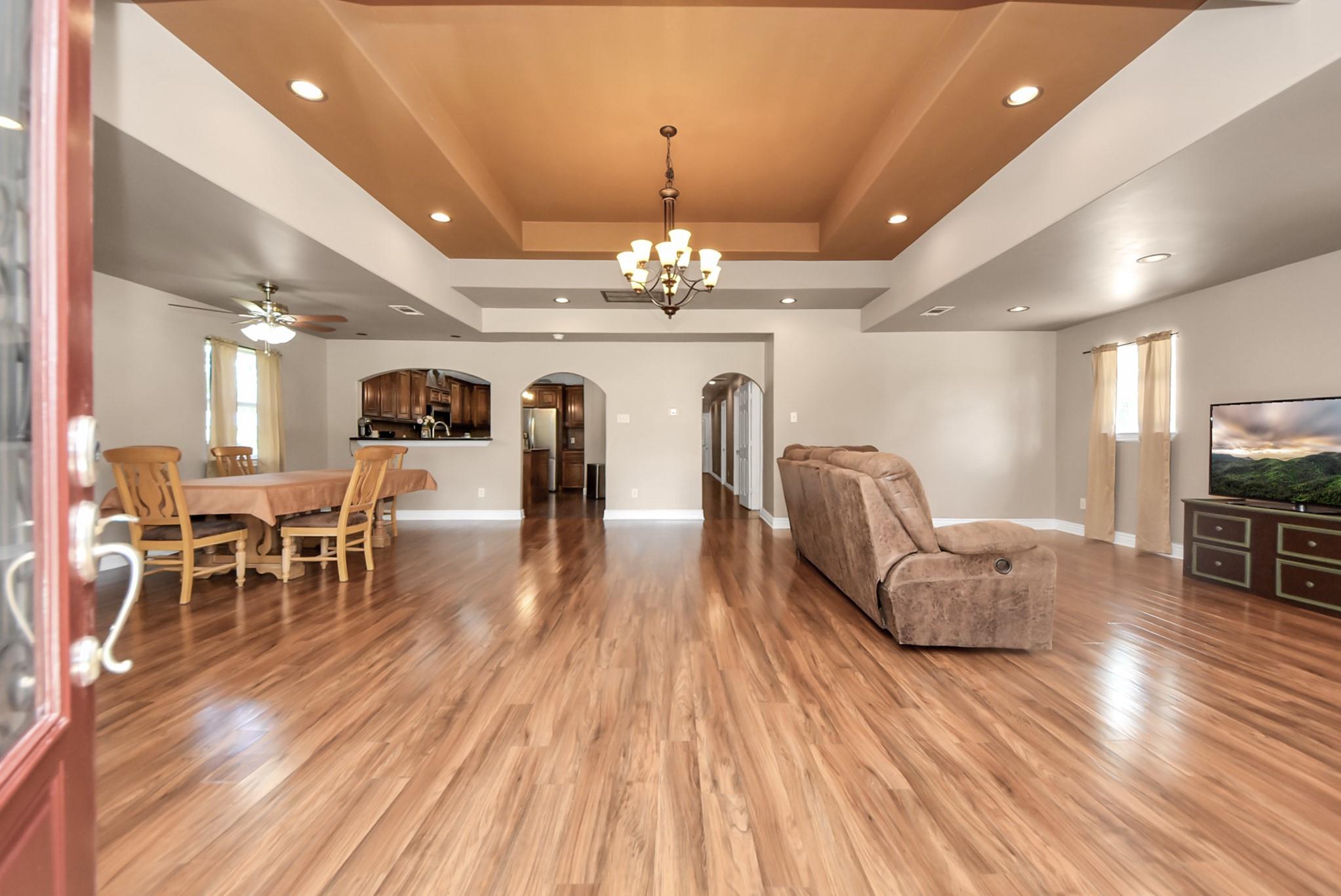 15443 W Loop Dr