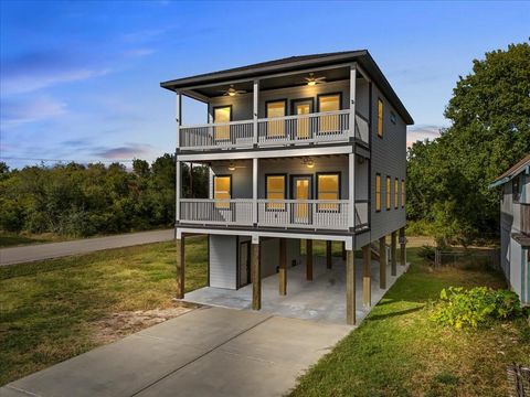 Photo of 101 Grove Street, La Porte, TX 77571 (MLS # 20179367)