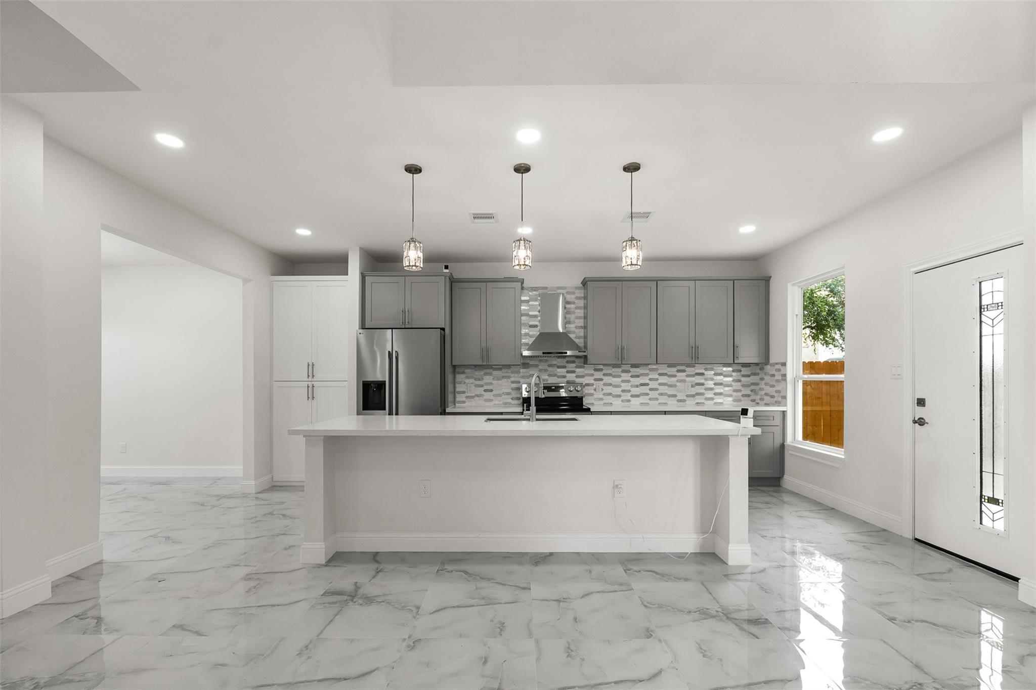 2111 Pinecreek Pass Lane