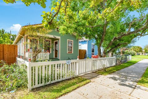 Homes For Sale - 4123 Avenue Q<br/> Galveston County, Galveston, TX 77550