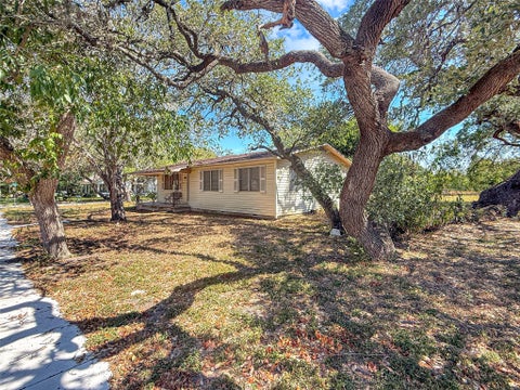 Photo of 416 N Penn Street, Flatonia, TX 78941 (MLS # 35147746)