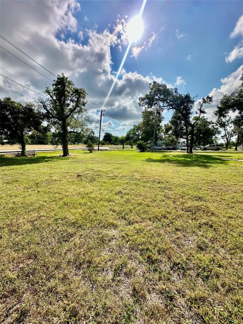 Photo of 400 Old Angleton Road, Clute, TX 77531 (MLS # 33918039)