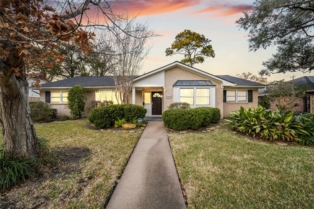 Photo of 5322 Rutherglenn Drive, Houston, TX 77096 (MLS # 96556955)