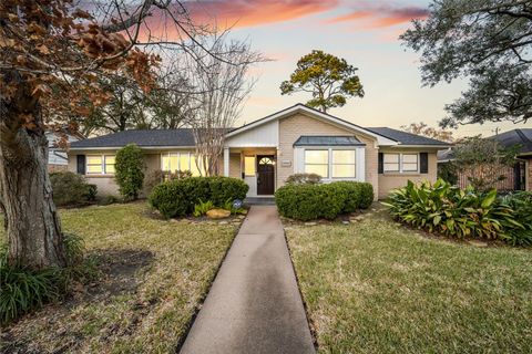 Photo of 5322 Rutherglenn Drive, Houston, TX 77096 (MLS # 96556955)