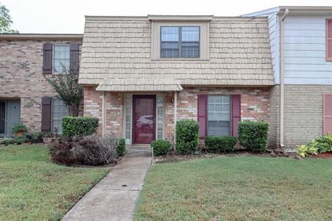 Photo of 5725 Townhouse Lane, Beaumont, TX 77707 (MLS # 17935127)