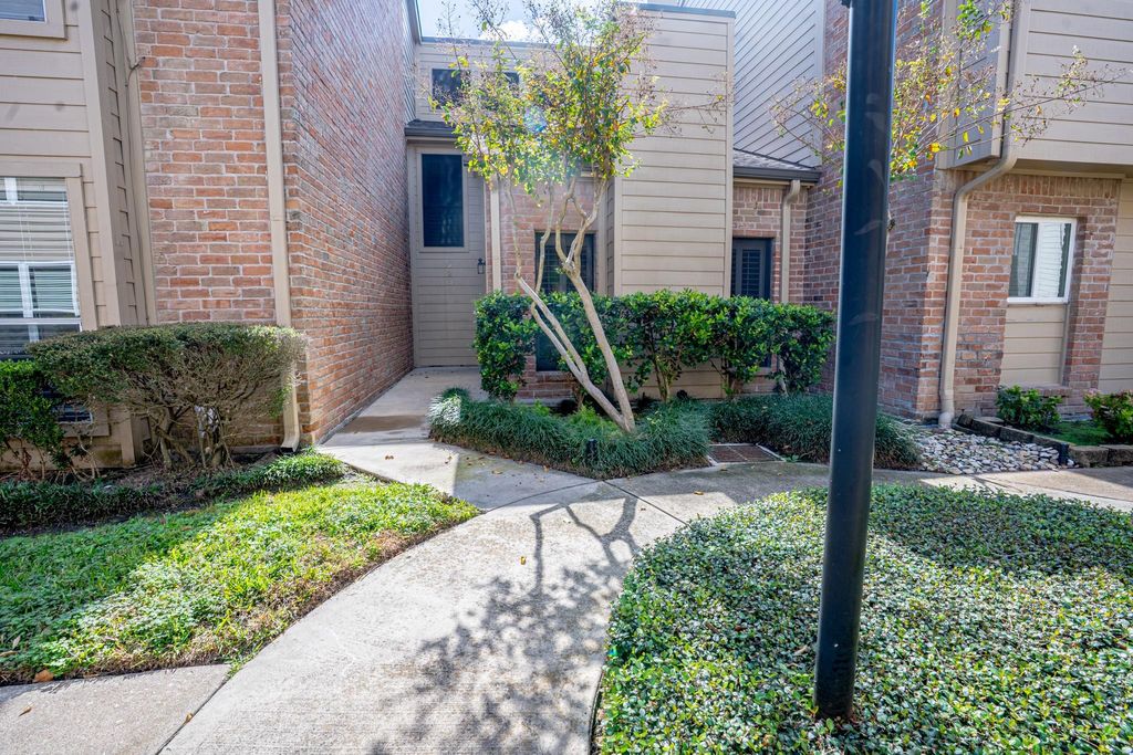 Photo of 928 Memorial Village Drive #22, Houston, TX 77024 (MLS # 76903211)