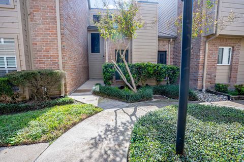Photo of 928 Memorial Village Drive #22, Houston, TX 77024 (MLS # 76903211)