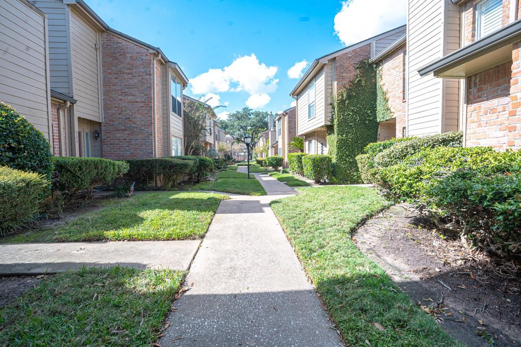 Photo of 928 Memorial Village Drive #22, Houston, TX 77024 (MLS # 76903211)