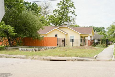 Photo of 3430 Mcgowen Street, Houston, TX 77004 (MLS # 75172685) Photo of 3430 Mcgowen Street, Houston, TX 77004 (MLS # 75172685)