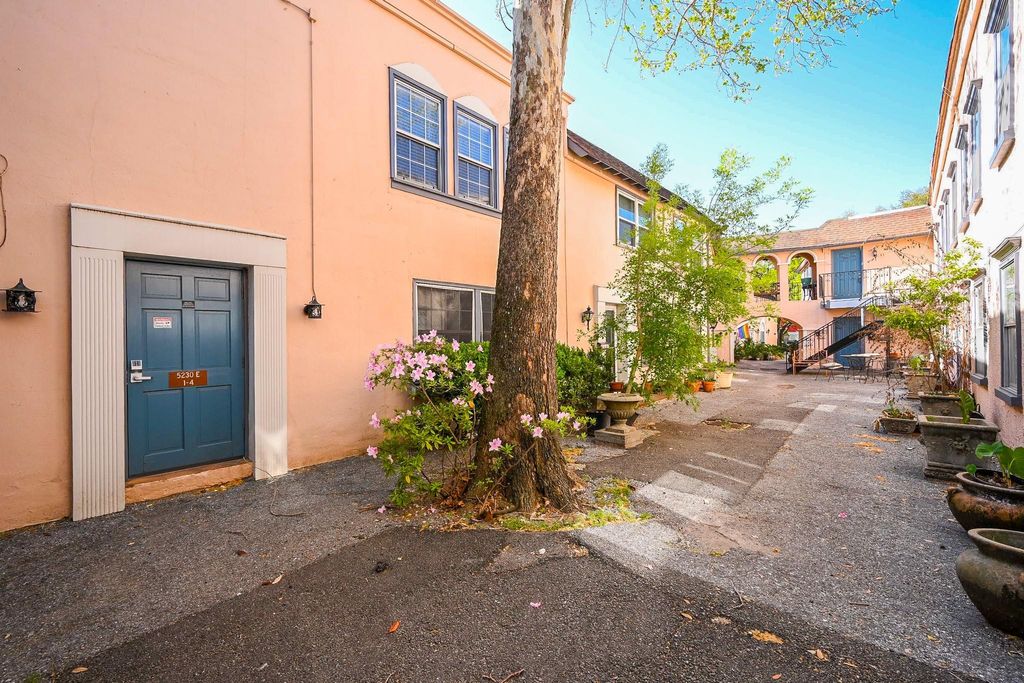 Photo of 5230 Arboles Drive #4, Houston, TX 77035 (MLS # 14219466)