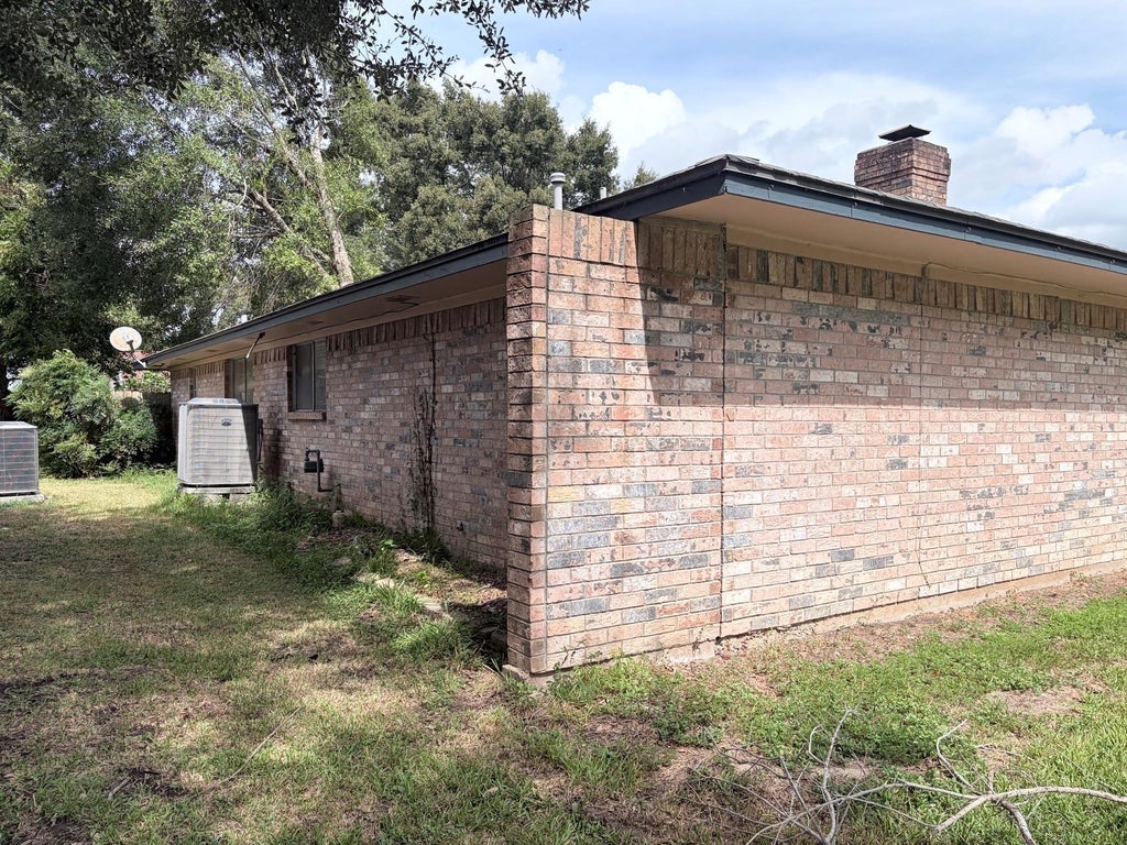 Photo of 350 S Amherst Drive, West Columbia, TX 77486 (MLS # 43542155)