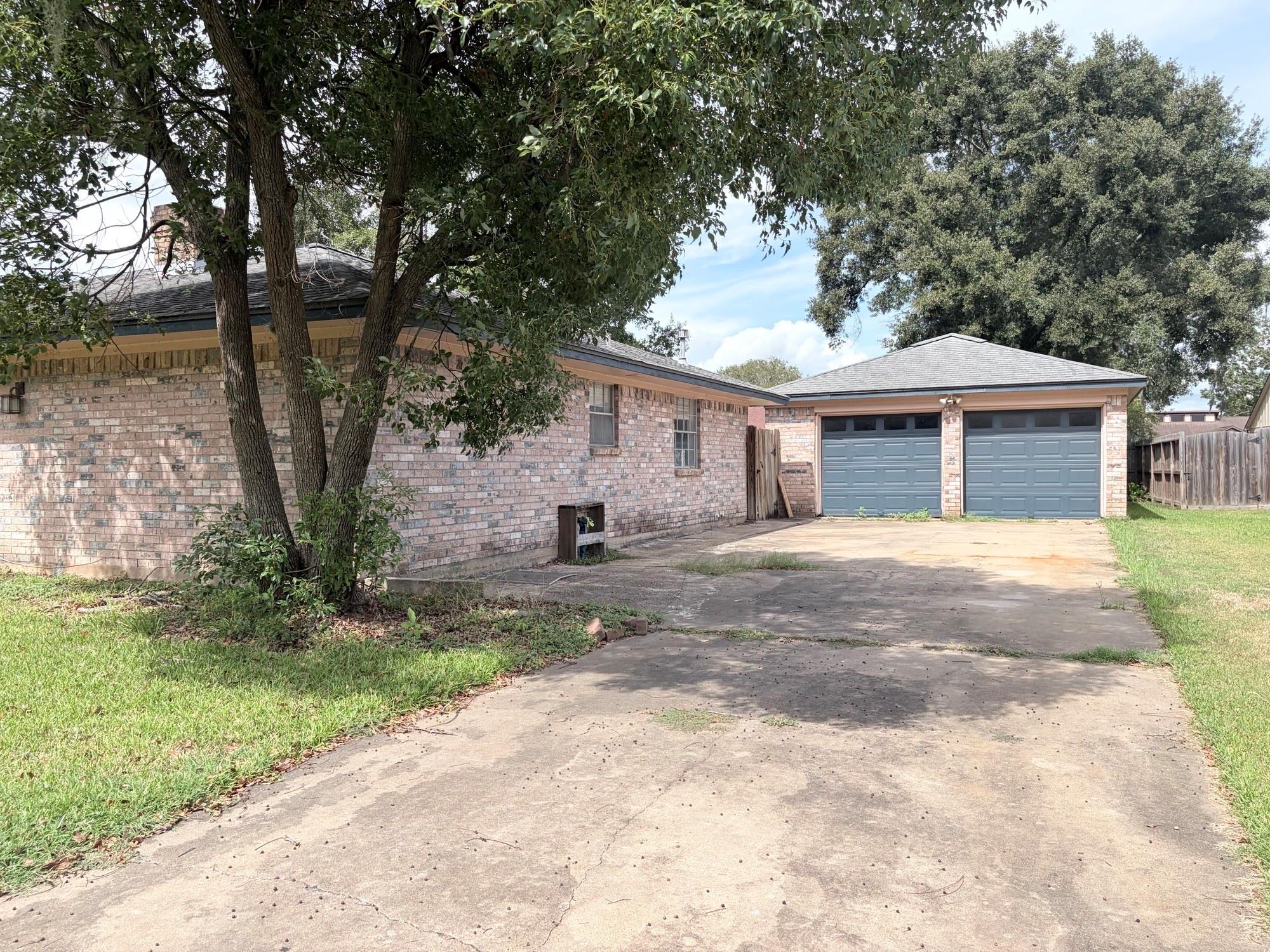 350 S Amherst Drive