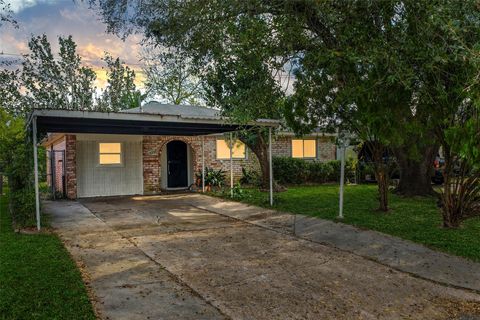 Photo of 13335 Ambrose Street, Houston, TX 77045 (MLS # 59400890)