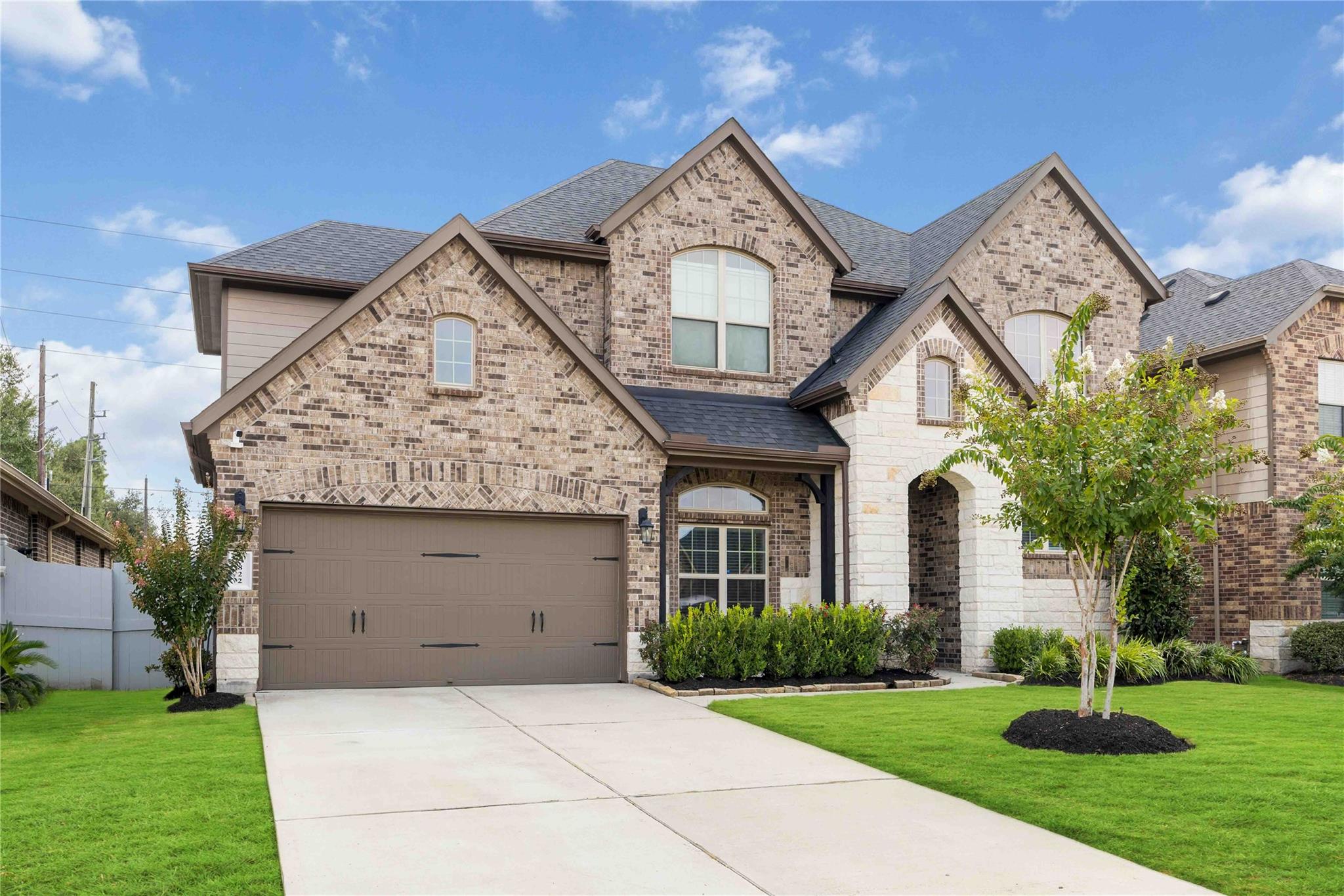 5822 Euclid Loop