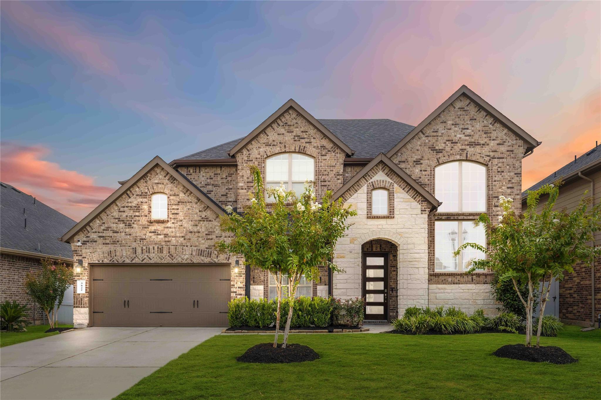 5822 Euclid Loop