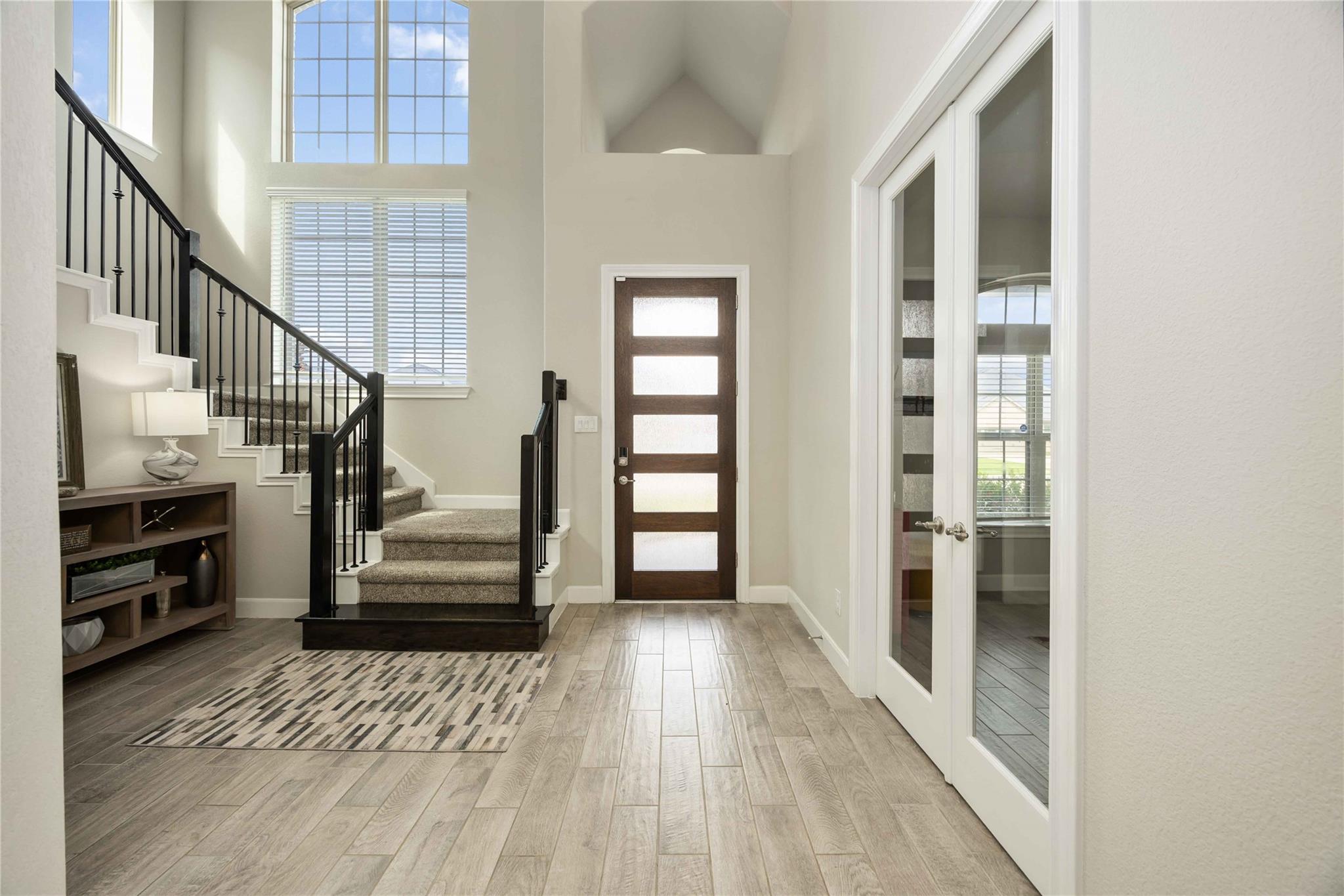 5822 Euclid Loop