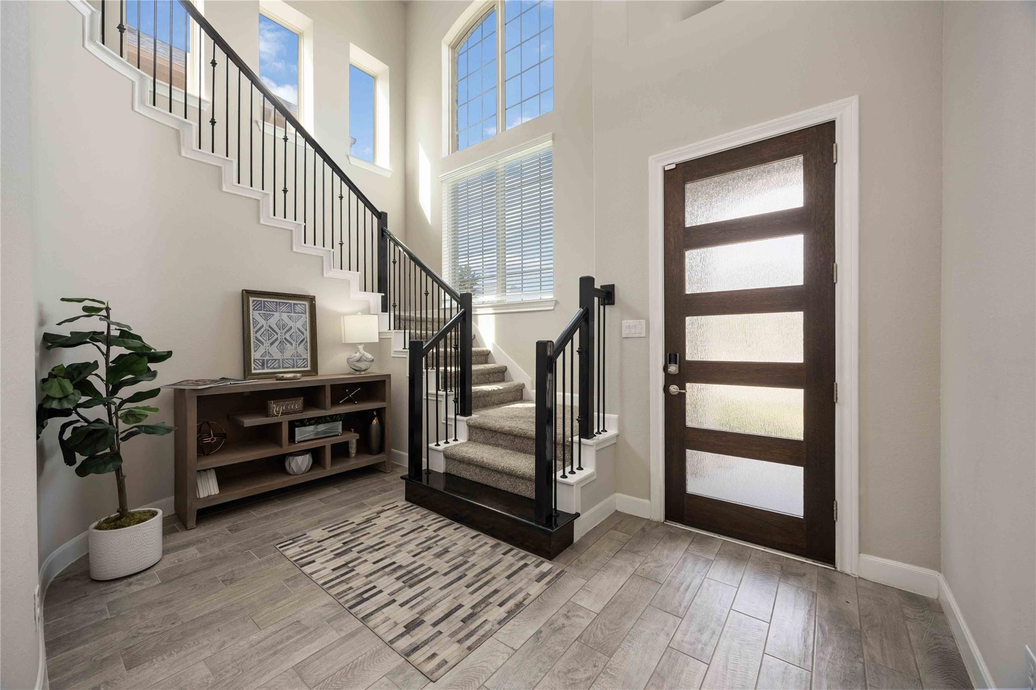 5822 Euclid Loop